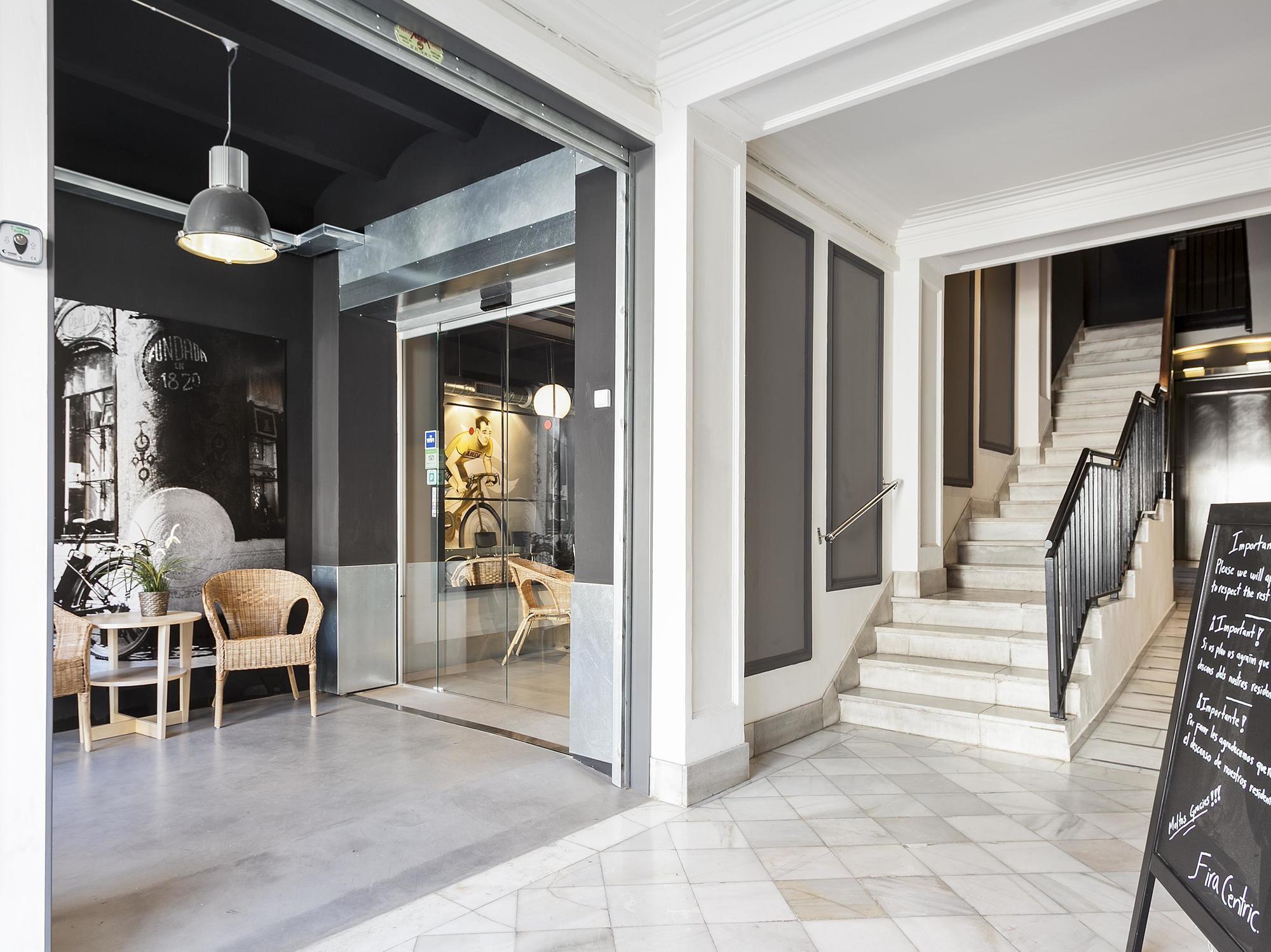 Dingdong Fira Apartments Barcelona Exterior foto